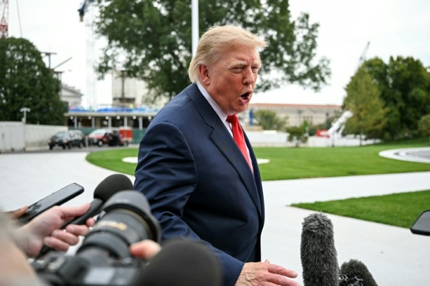 Bild vergr&ouml;&szlig;ern: Nach Kritik Selenskyjs: Trump fordert Ablösung des ukrainischen Präsidenten