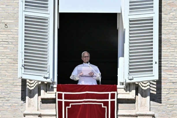 Bild vergr&ouml;&szlig;ern: Papst Leo XIV. muss wegen Knotens in der Lunge operiert werden