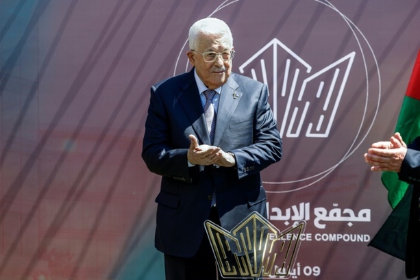 Bild vergr&ouml;&szlig;ern: Abbas verschiebt Parlamentswahl in Palästinensergebieten auf Herbst 2027