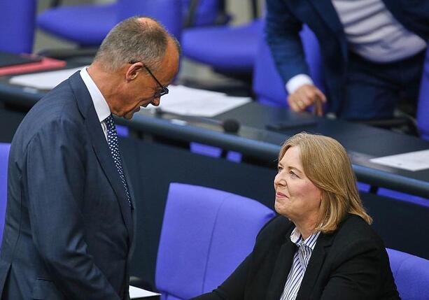Bild vergr&ouml;&szlig;ern: Merz lobt vertrauensvolle Zusammenarbeit mit Bas