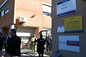 14-Jähriger schießt auf Schulleiter und Lehrerin in Frankreich