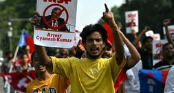 Tausende demonstrieren erneut in Neu Delhi gegen Leiter der Wahlkommission