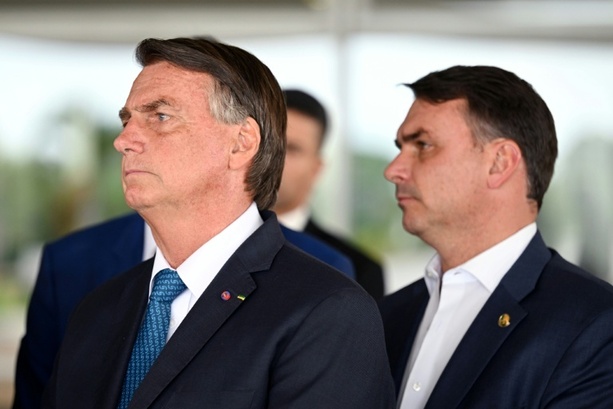 Bild vergr&ouml;&szlig;ern: Gericht gestattet Flávio Bolsonaro Besuch seines inhaftierten Vaters wieder