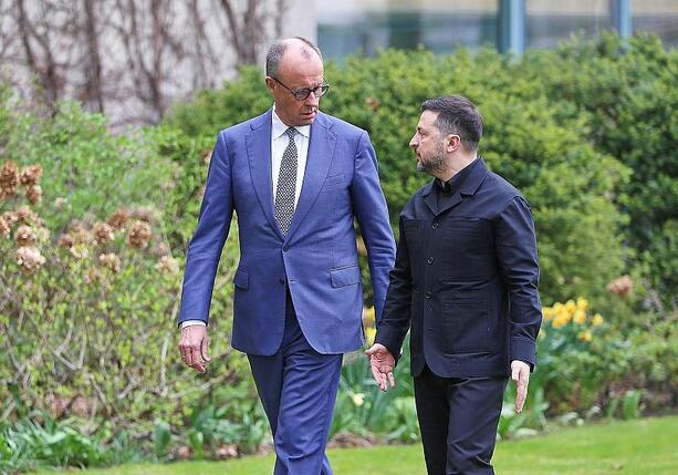 Bild vergr&ouml;&szlig;ern: Merz telefoniert mit Selenskyj und sichert Solidarität zu
