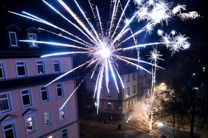 Urteil: Kein Schadenersatz für Hotelgast nach Verletzung durch Silvesterfeuerwerk