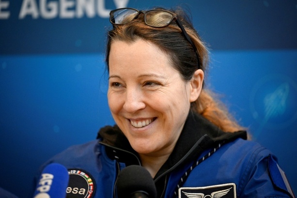 Bild vergr&ouml;&szlig;ern: Astronautin Adenot: Für Reisen zum Mars ist es noch zu früh