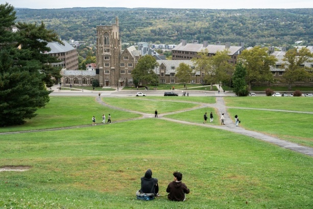 Bild vergr&ouml;&szlig;ern: Cornell setzt Feiern von Studentenverbindungen nach Vergewaltigungsvorwurf aus