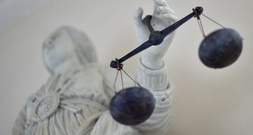 Tödliche Messerattacke auf Kind in Bayern: Urteil gegen Jugendlichen abgeändert