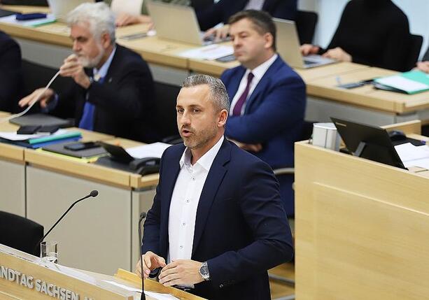 Bild vergr&ouml;&szlig;ern: Landtag Sachsen-Anhalt stimmt für AfD-BSW-Antrag zu Ukraine-Krieg