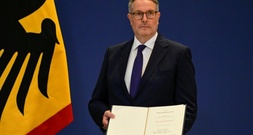 Neuer Arbeitsminister Schweitzer im Bundestag vereidigt