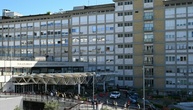 An Lungenkrebs erkrankter Papst hat nach Operation das Klinikbett verlassen