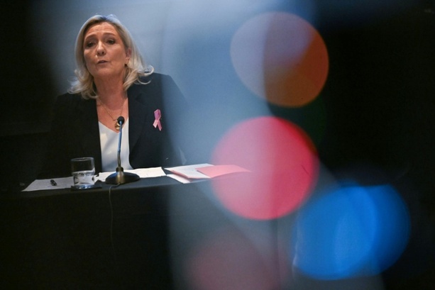 Bild vergr&ouml;&szlig;ern: Le Pen kritisiert geplante Verabschiedung von EU-Haushalt noch vor Wahlen 2027