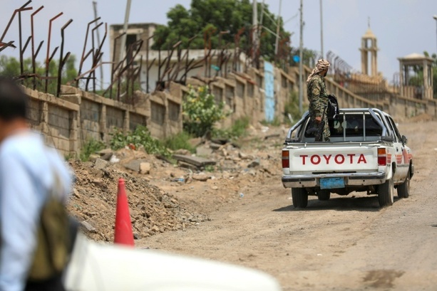 Bild vergr&ouml;&szlig;ern: Regierung: Huthi-Miliz im Jemen greift Präsidentenpalast in Aden mit Raketen an