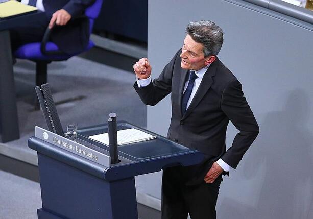 Bild vergr&ouml;&szlig;ern: Mützenich drängt auf europäische Initiative für Ukraine-Frieden