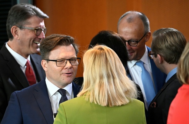 Bild vergr&ouml;&szlig;ern: Autoindustrie: Umweltminister Schneider begrüßt Einigung für Made in Europe-Regeln