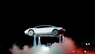 Tesla-Chef Musk stellt fliegenden Roadster vor