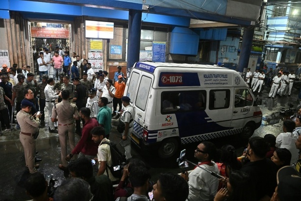 Bild vergr&ouml;&szlig;ern: Mindestens 19 Tote bei Massenpanik bei Hindu-Festival in Indien