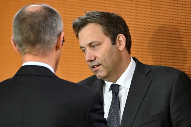 Bild vergr&ouml;&szlig;ern: SPD-Chef Klingbeil fordert von seiner Partei Bekenntnis zum Regierungswillen