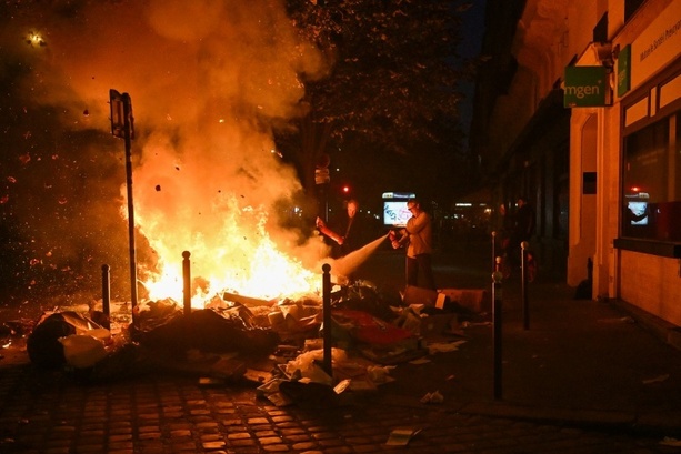 Bild vergr&ouml;&szlig;ern: Auswärtiges Amt ruft Deutsche in Frankreich zu umsichtigem Verhalten auf