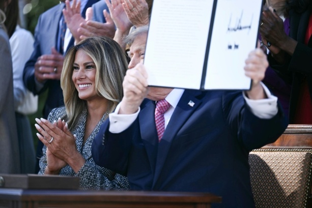 Bild vergr&ouml;&szlig;ern: Melania-Initiative: Trump unterzeichnet Dekret für Frauengesundheit
