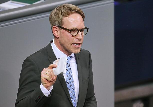Bild vergr&ouml;&szlig;ern: CDU sieht in Unruhen in Frankreich Warnsignal für Deutschland