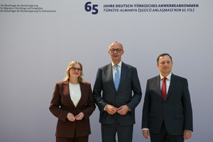Merz würdigt Beitrag türkischer Gastarbeiter für Entwicklung Deutschlands