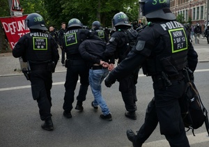 Sorge vor Krawallen wie in Frankreich: Gewerkschaft sieht deutsche Polizei besser gerüstet