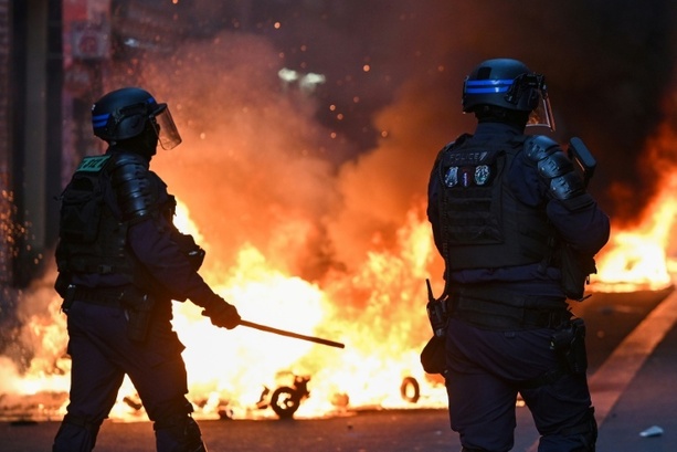 Bild vergr&ouml;&szlig;ern: Nach Gewalt bei Protesten: Thailand und Malaysia warnen vor Reisen nach Frankreich