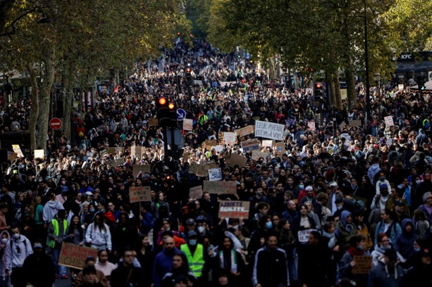 Bild vergr&ouml;&szlig;ern: Justizminister: 217 Menschen nach Protesten am Wochenende in Frankreich inhaftiert