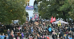Zehntausende Studierende fordern bei Demonstration in Wien mehr Geld für Hochschulen