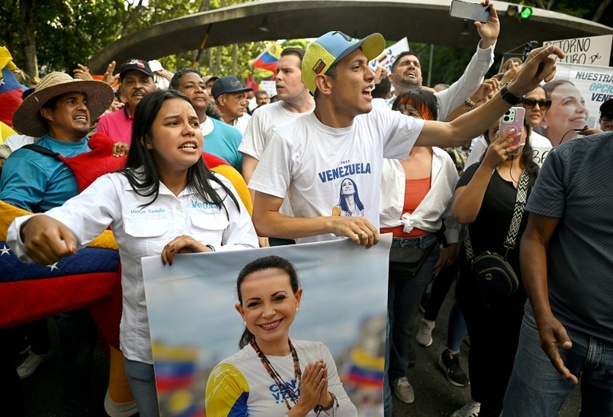 Bild vergr&ouml;&szlig;ern: Tausende fordern in Venezuela Rückkehr von Oppositionspolitikerin Machado