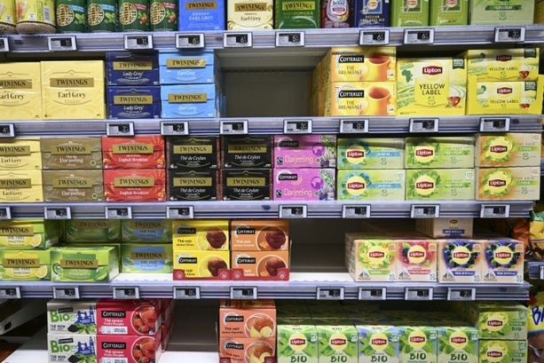 Bild vergr&ouml;&szlig;ern: Verdächtige rote Substanz: Paket mit Früchtetee löst in Kiel Großeinsatz aus