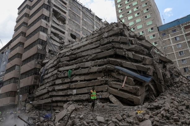 Bild vergr&ouml;&szlig;ern: Viele Opfer nach Einsturz von mehrstöckigem Gebäude in Nairobi befürchtet