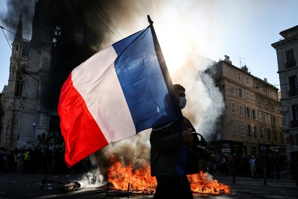 Bild vergr&ouml;&szlig;ern: 70.000 Sicherheitskräfte im Einsatz: Neue landesweite Proteste in Frankreich