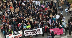 Frankreich: Tausende protestieren gegen Parteitag des rechtspopulistischen RN