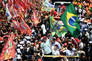 Tausende bei Abschlusskundgebungen von Lula und Bolsonaro vor Stichwahl in Brasilien