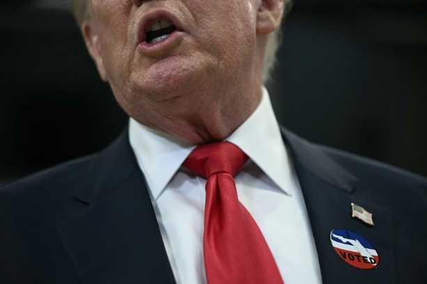 Bild vergr&ouml;&szlig;ern: Trump gibt vorzeitig Stimme für US-Kongresswahl ab - Obama attackiert Regierung