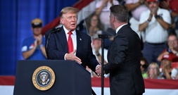 Trump kündigt in Beisein von Audi-Chef Milliarden-Investition des Autobauers in den USA an
