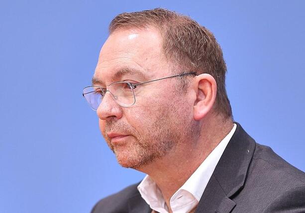 Bild vergr&ouml;&szlig;ern: Verdi-Chef verlangt Gesetzentwurf zur Rente mit 63
