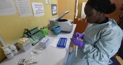 Erste Ebola-Patientin in Nigeria in die Schweiz ausgeflogen