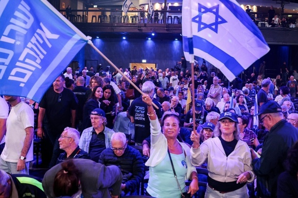 Bild vergr&ouml;&szlig;ern: Richtungsentscheidung in Israel: Wahllokale öffnen für Parlamentswahl