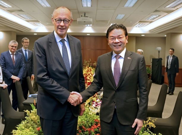 Bild vergr&ouml;&szlig;ern: Merz wirbt in Singapur für Investitionsstandorte Deutschland und Europa