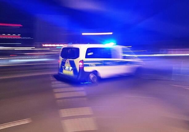 Bild vergr&ouml;&szlig;ern: Polizei sieht nach Autoangriff bei Hannover Clan-Verbindung