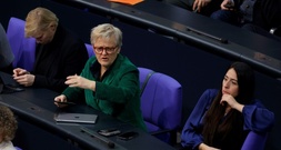 Rechtsstreit zwischen Künast und Facebook: Karlsruhe wendet sich an EuGH