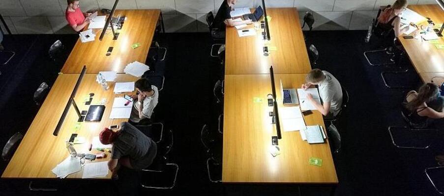 Studie: Jobsicherheit für Studierende wichtiger als Gehalt
