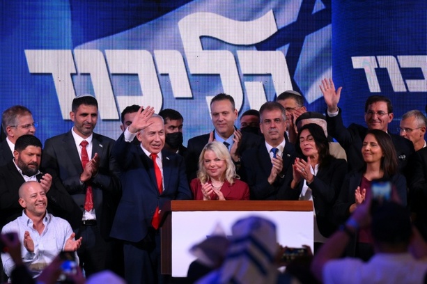 Bild vergr&ouml;&szlig;ern: Israels Wahlbehörde: Nach Auszählung von 50 Prozent der Stimmen führt Netanjahus Block