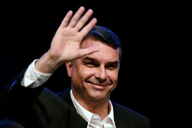 Bild vergr&ouml;&szlig;ern: Buenos Aires: Flávio Bolsonaro von Brasilien über Argentinien nach Ecuador gereist