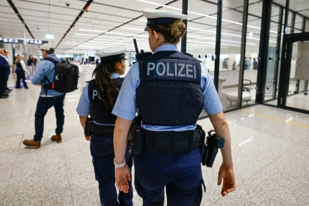 Bild vergr&ouml;&szlig;ern: Bundespolizei fasst falsche Diplomaten an Münchner Flughafen