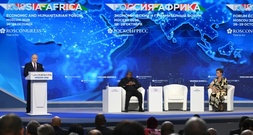 Putin umwirbt afrikanische Staaten bei Gipfel in Moskau