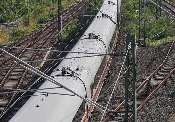 Bild vergr&ouml;&szlig;ern: Bahn will für mehr Pünktlichkeit Zugverkehr reduzieren